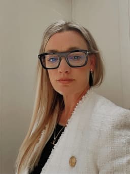 Melanie Hunter Yell Headshot