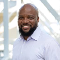 Abi Adeoti, Airbnb